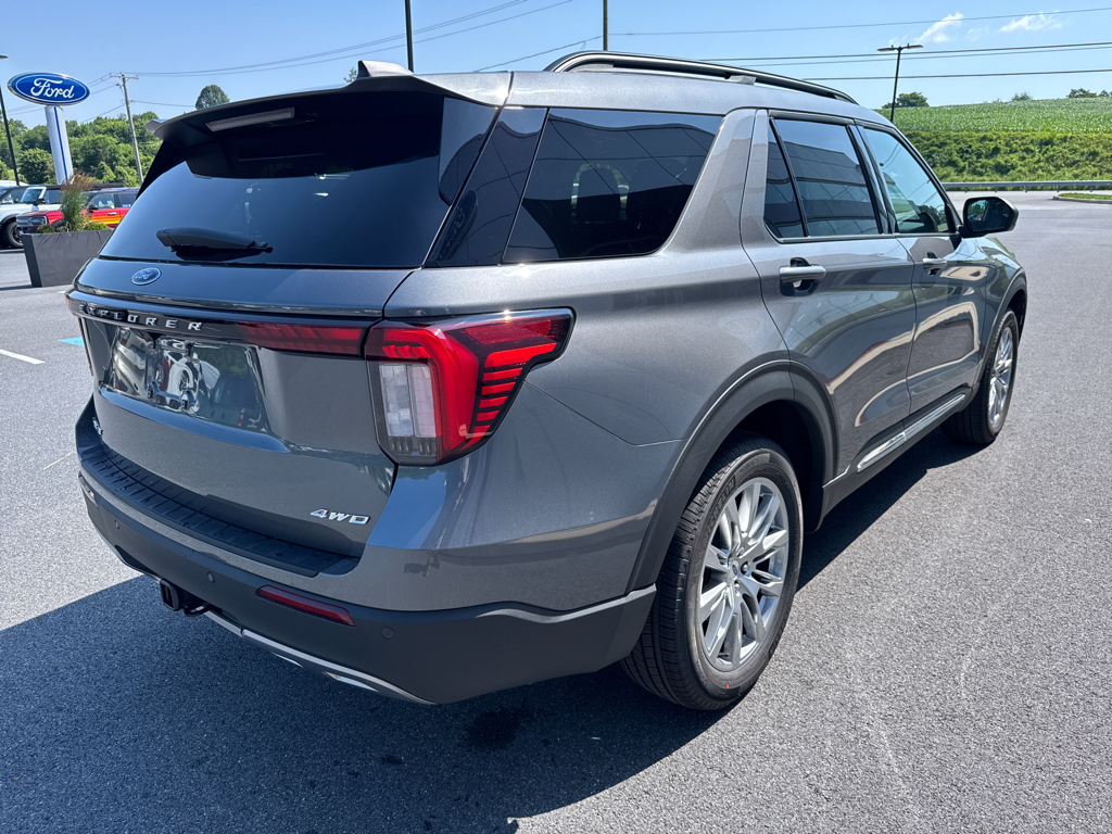 2025 Ford Explorer photo 7