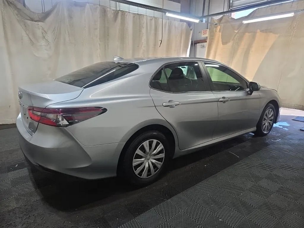 2023 Toyota Camry Hybrid LE photo 4