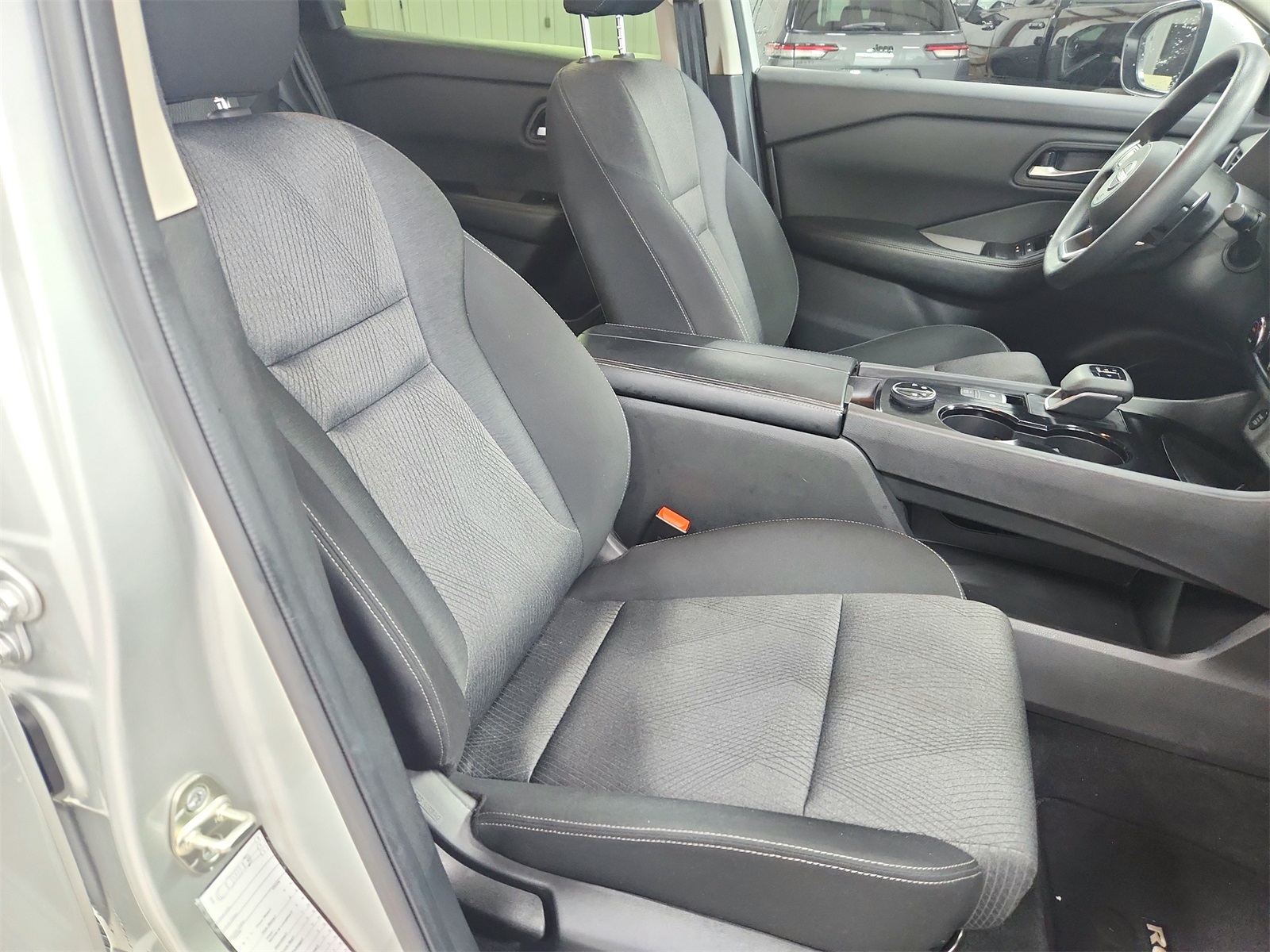2024 Nissan Rogue SV photo 33