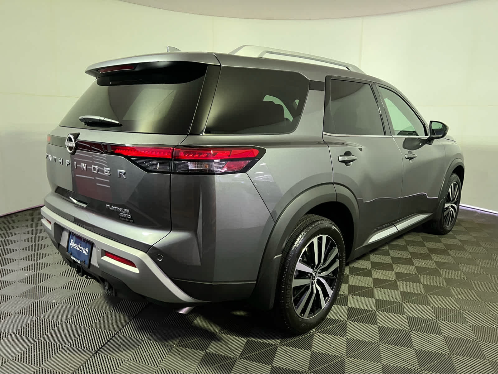 2025 Nissan Pathfinder Platinum photo 4