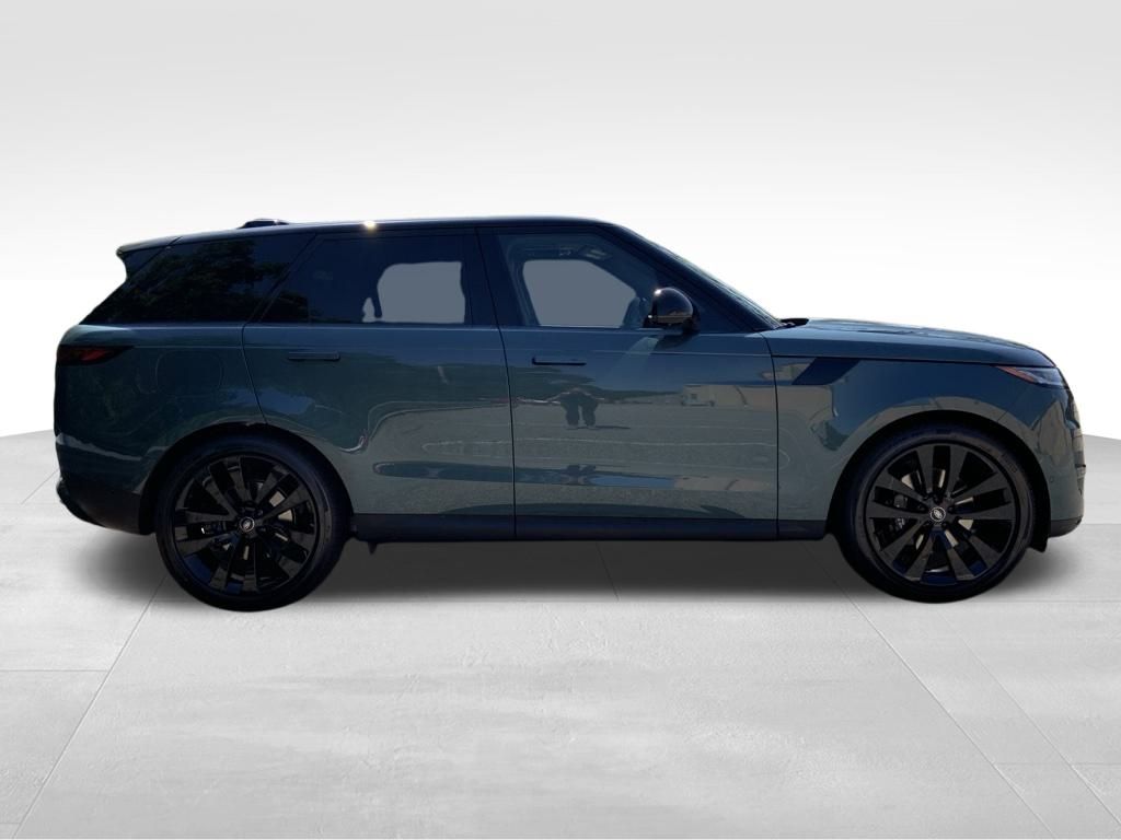2025 Land Rover Range Rover Sport SE photo 4