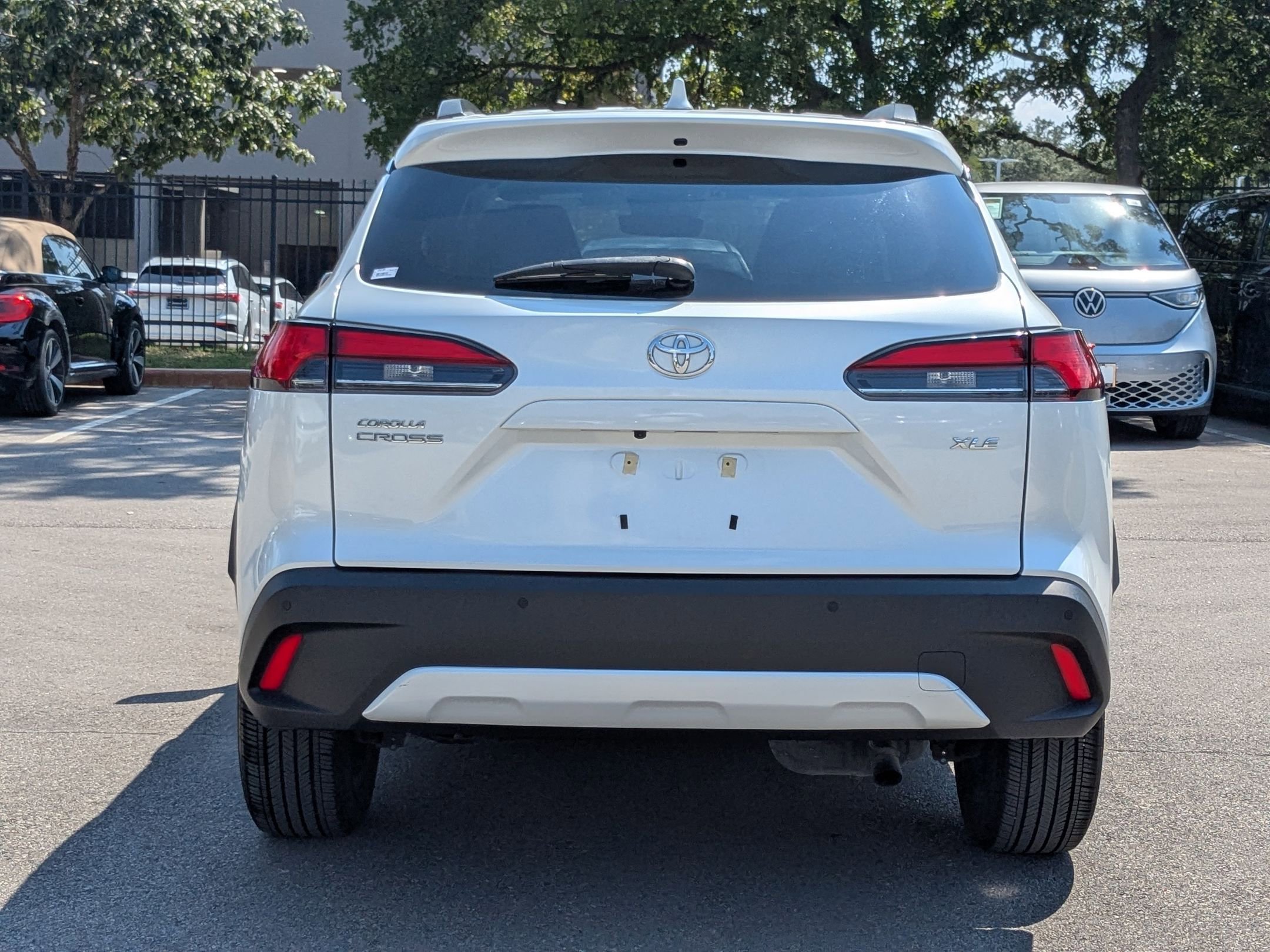 2023 Toyota Corolla Cross XLE photo 4