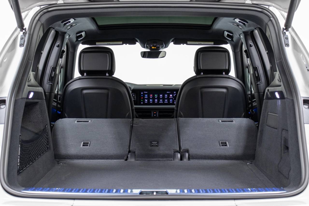 2025 Porsche Cayenne photo 12