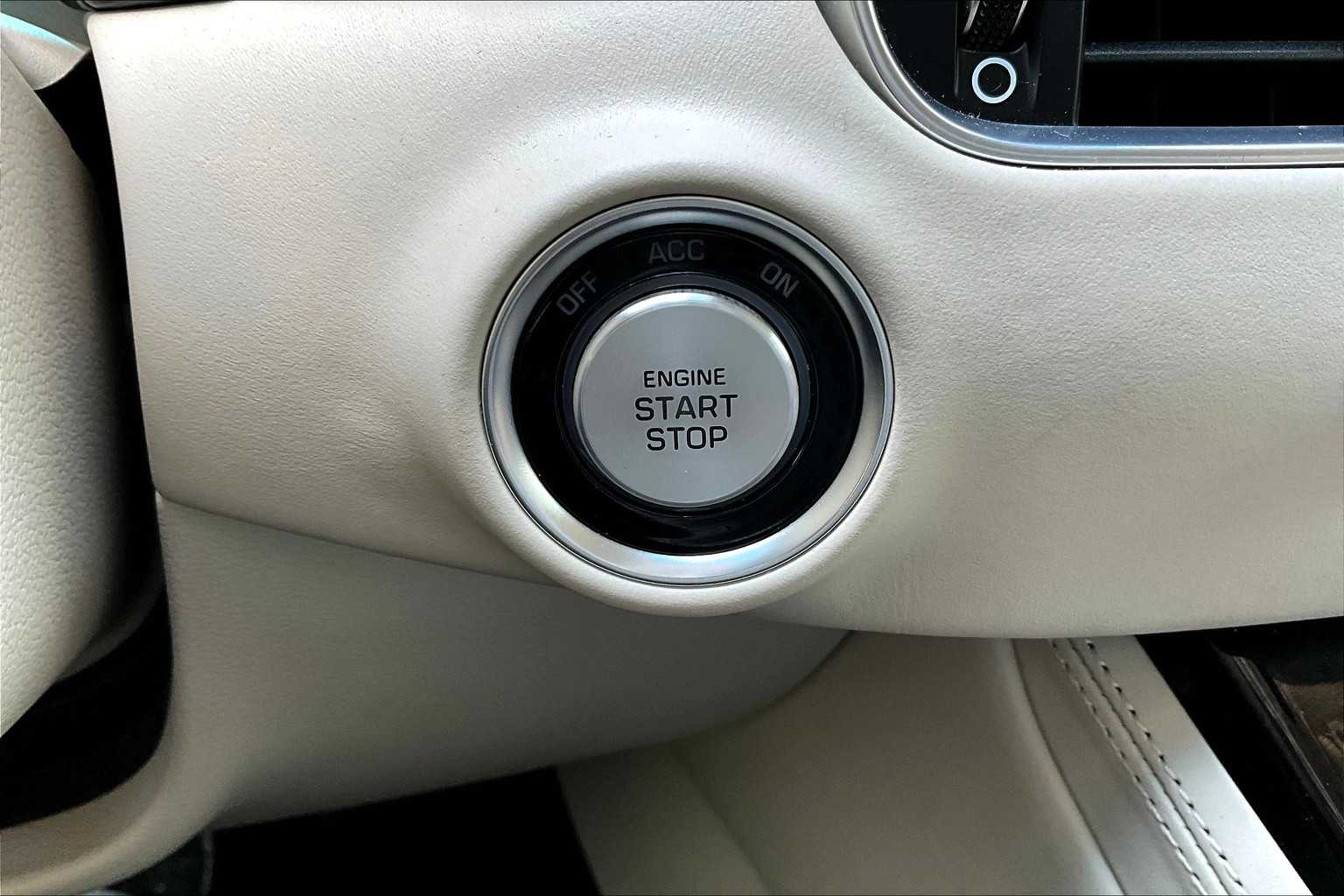 2022 Genesis G90 3.3T Premium photo 30