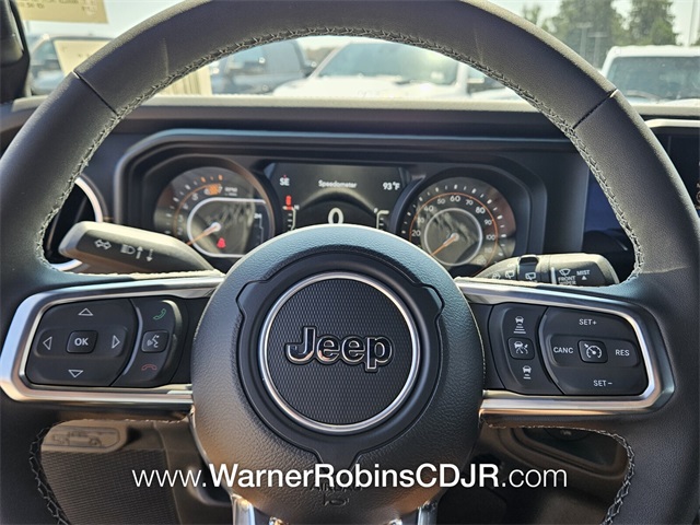 2025 Jeep Wrangler Sahara photo 20