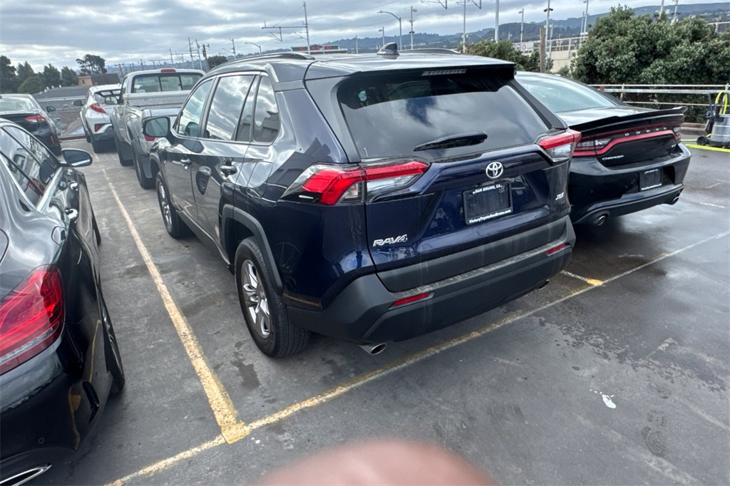 2023 Toyota RAV4 XLE photo 3