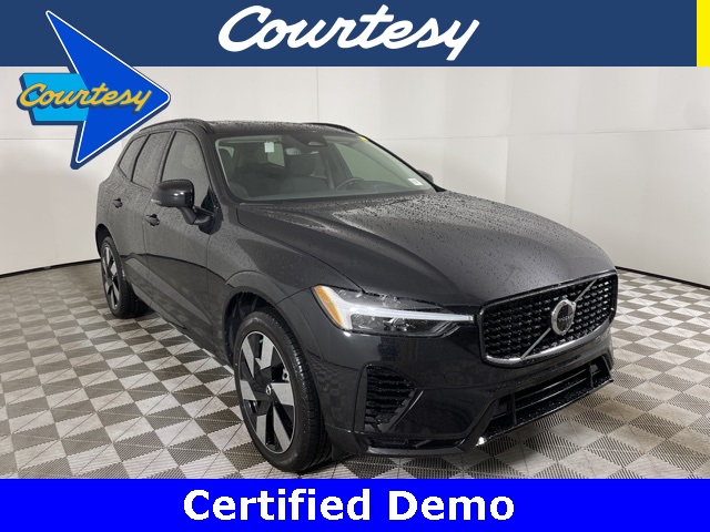 2024 Volvo XC60 Plus's photo