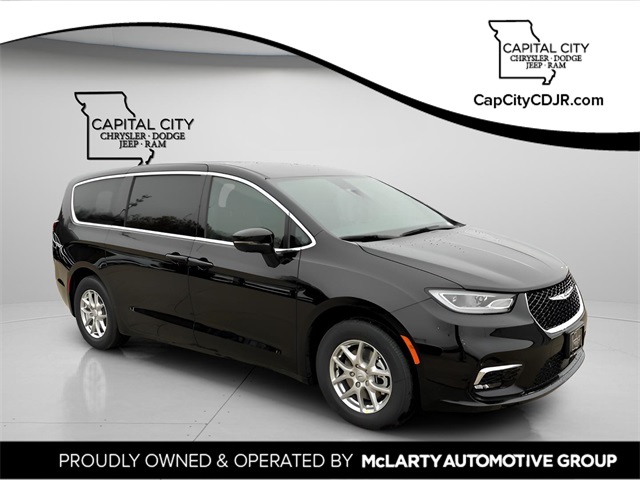 2026 Chrysler Pacifica Select's photo