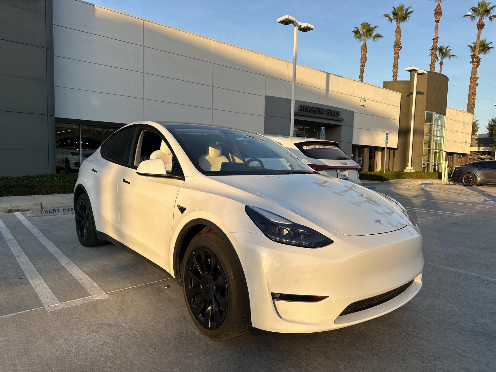 Used 2022 Tesla Model Y Long Range with VIN 7SAYGDEE1NF550121 for sale in Kansas City