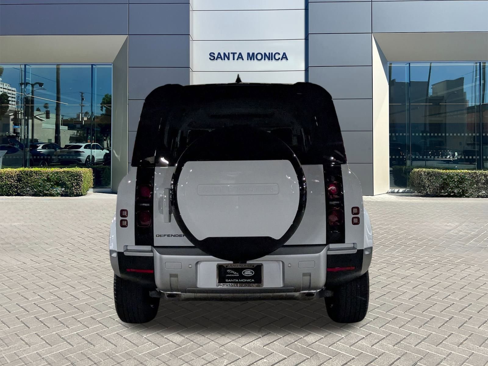 2025 Land Rover Defender 110 S photo 5