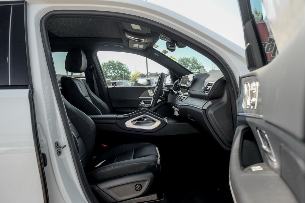 2026 Mercedes Benz GLS 450 4MATIC photo 23