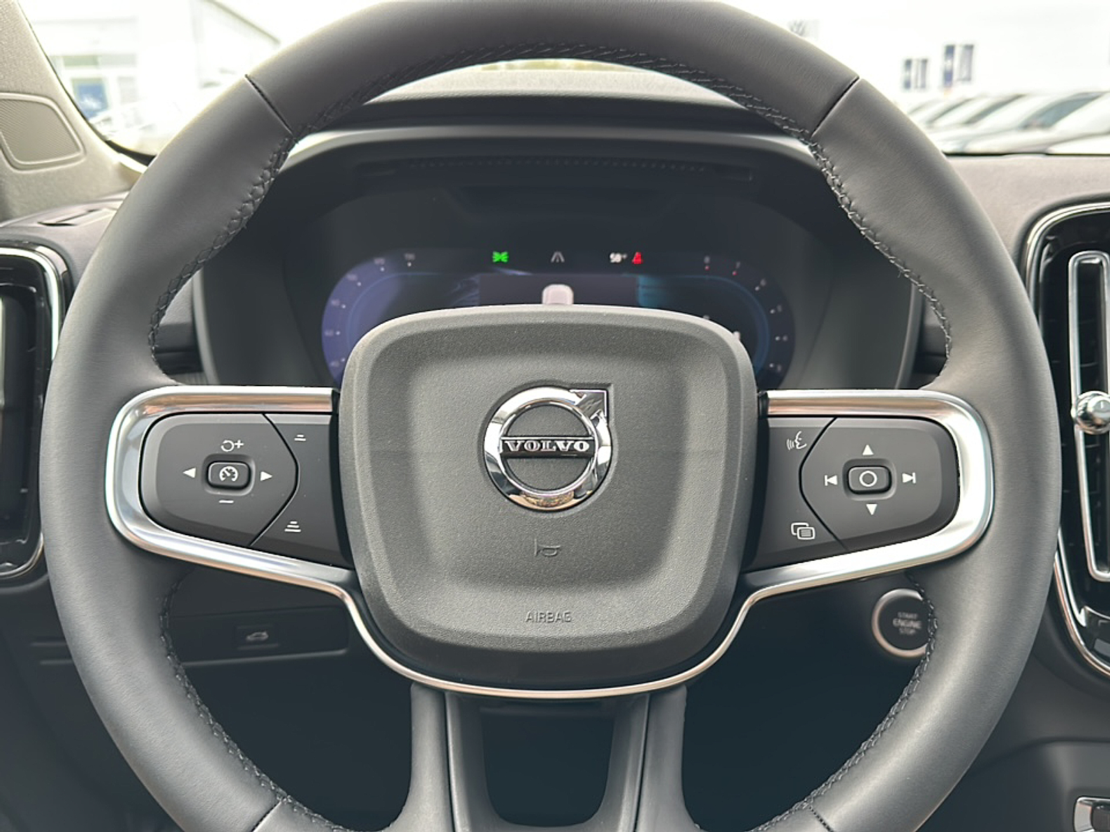 2025 Volvo XC40 AWD Plus photo 12