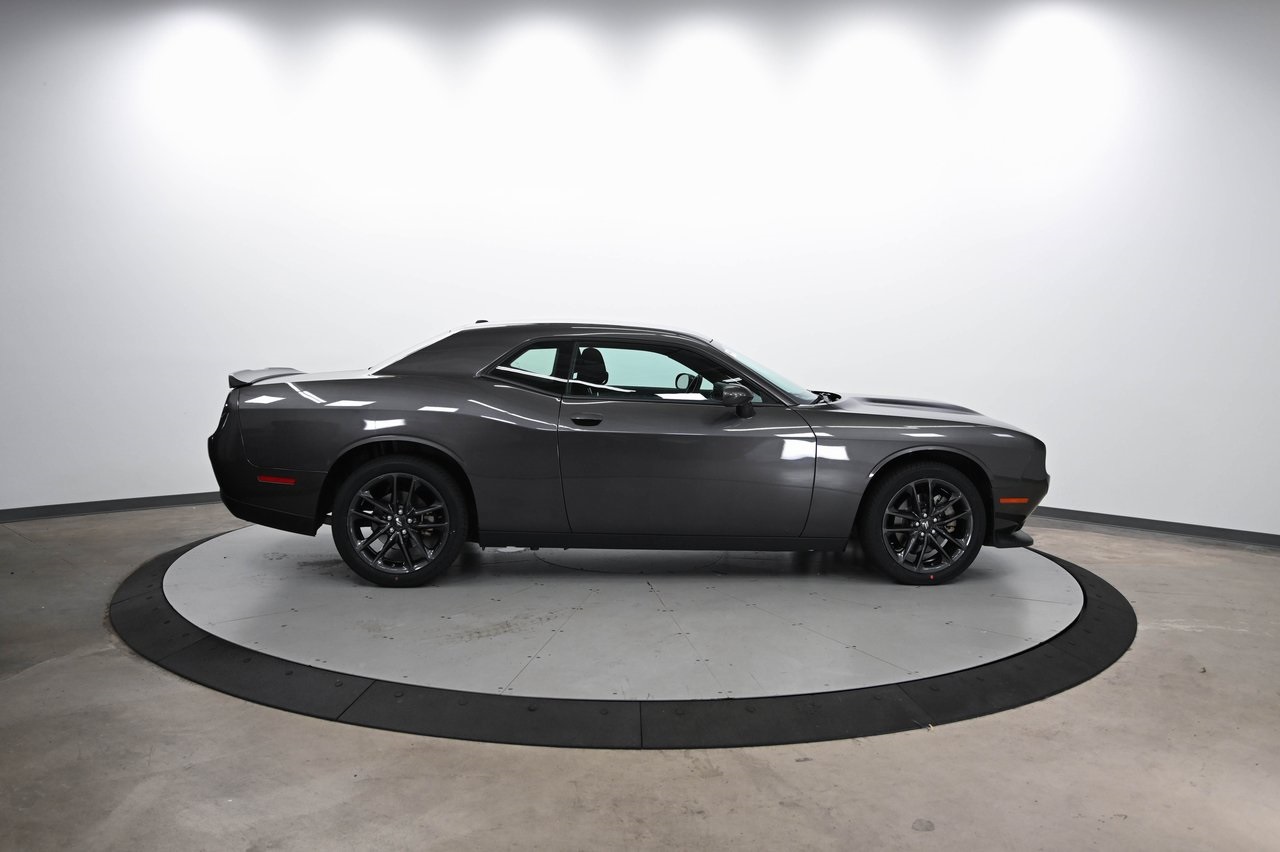 2022 Dodge Challenger GT photo 4