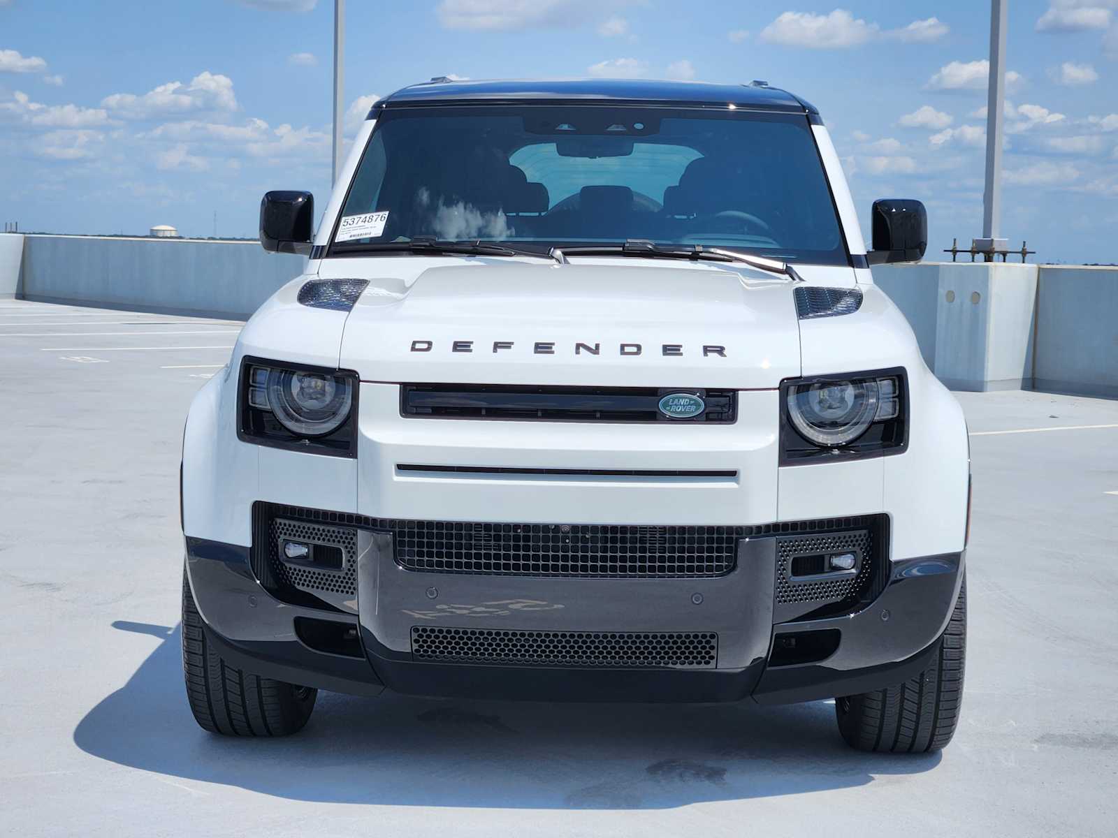 2025 Land Rover Defender 130 V8 photo 2