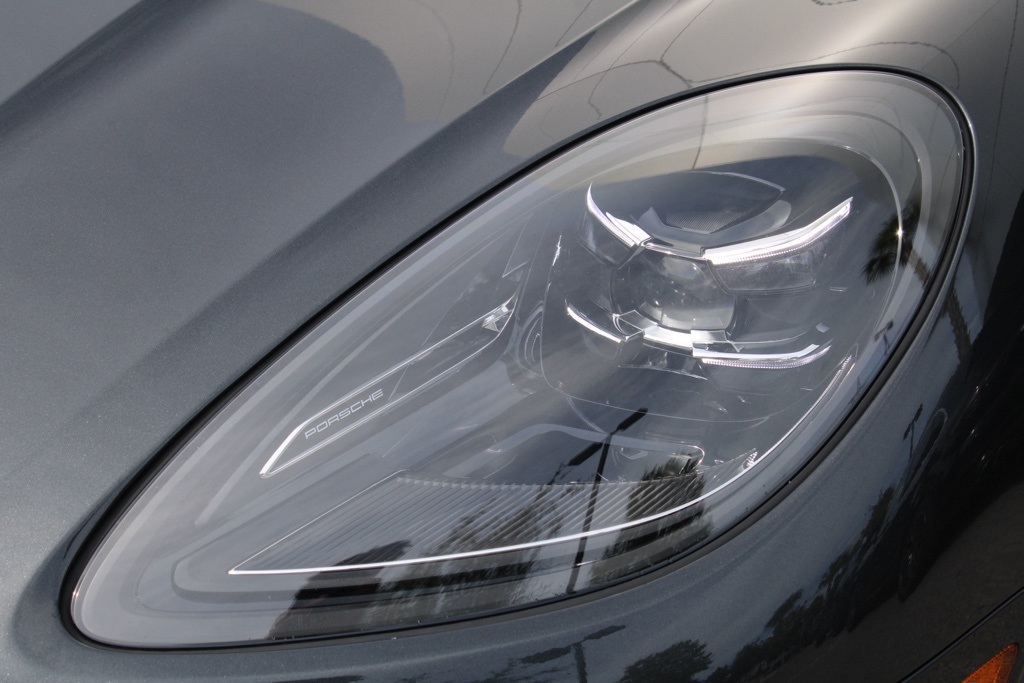 2025 Porsche Macan Base photo 11