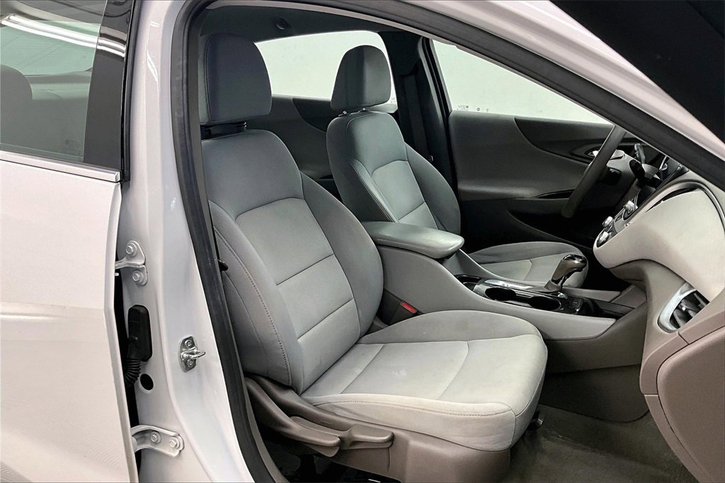 2020 Chevrolet Malibu LS photo 4
