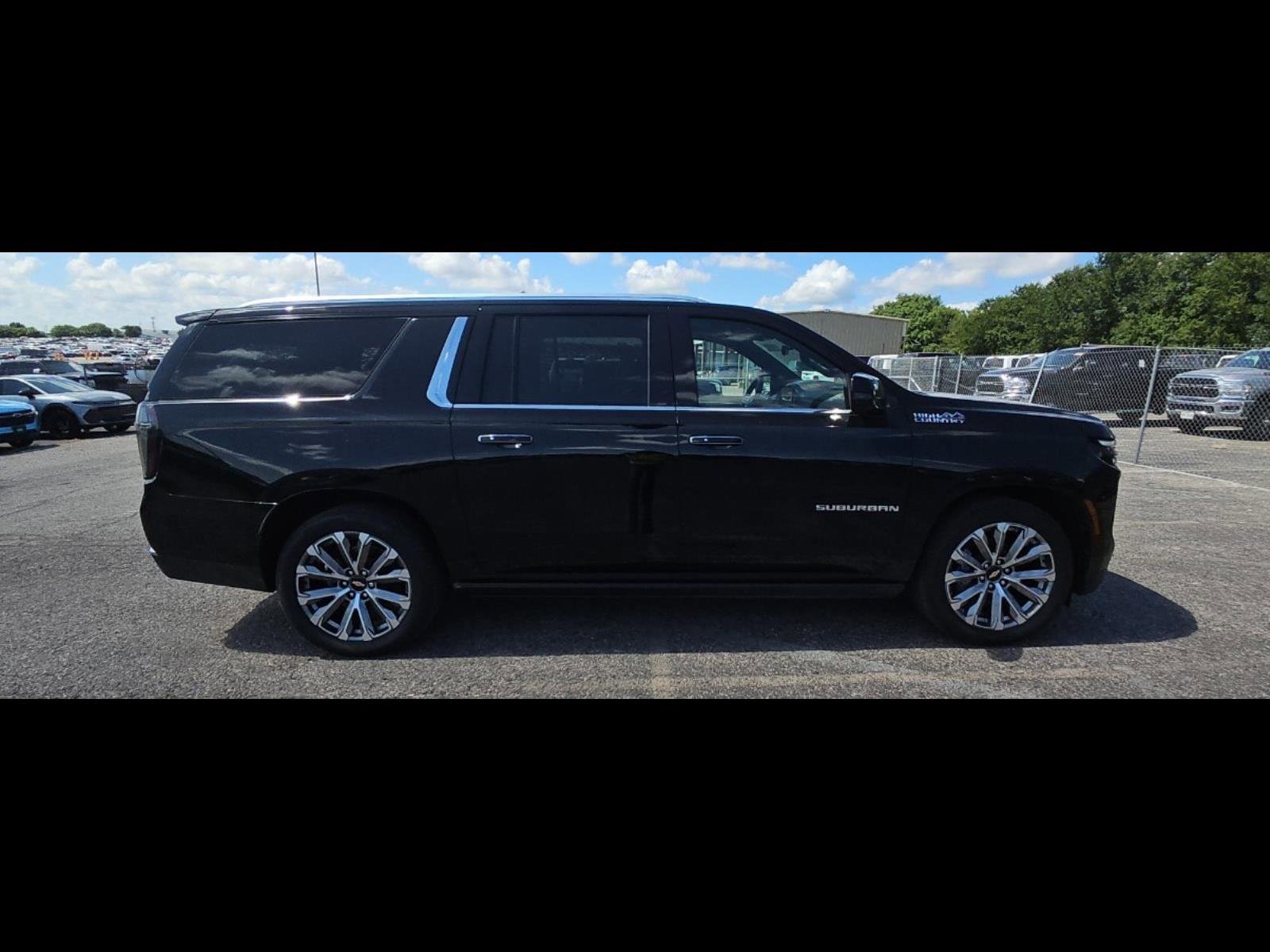 2025 Chevrolet Suburban High Country photo 4