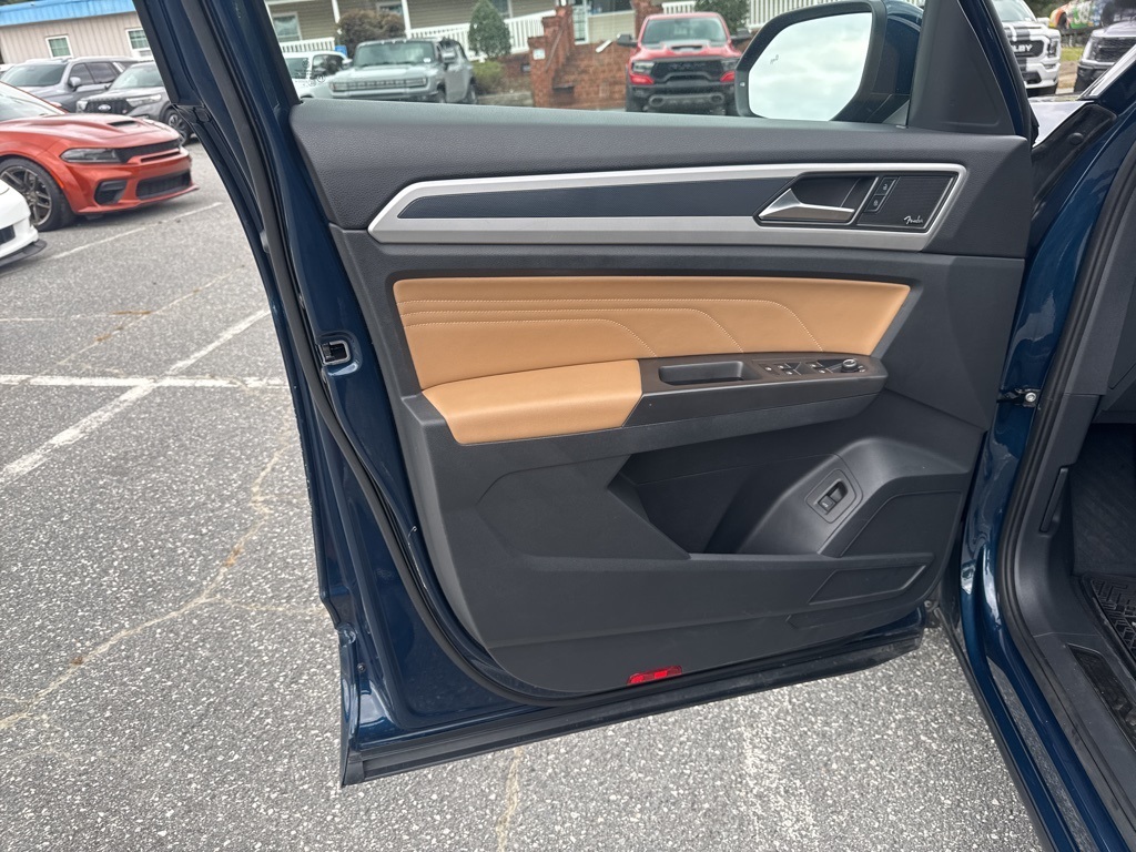 2023 Volkswagen Atlas Cross Sport V6 SEL Premium R-Line photo 25
