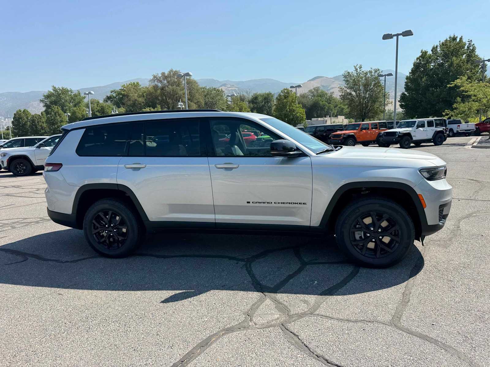 2025 Jeep Grand Cherokee Altitude X photo 4
