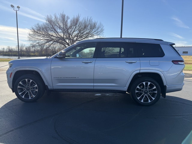 2023 Jeep Grand Cherokee Overland photo 4