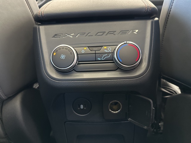 2025 Ford Explorer photo 38