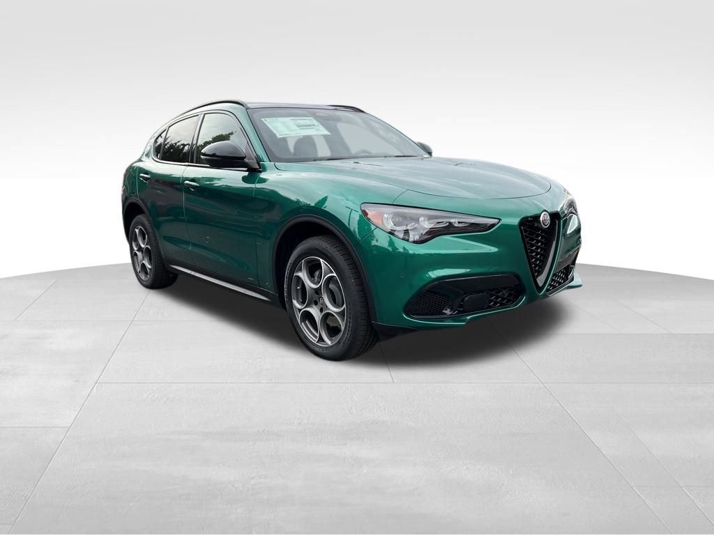 2025 Alfa Romeo Stelvio Base's photo