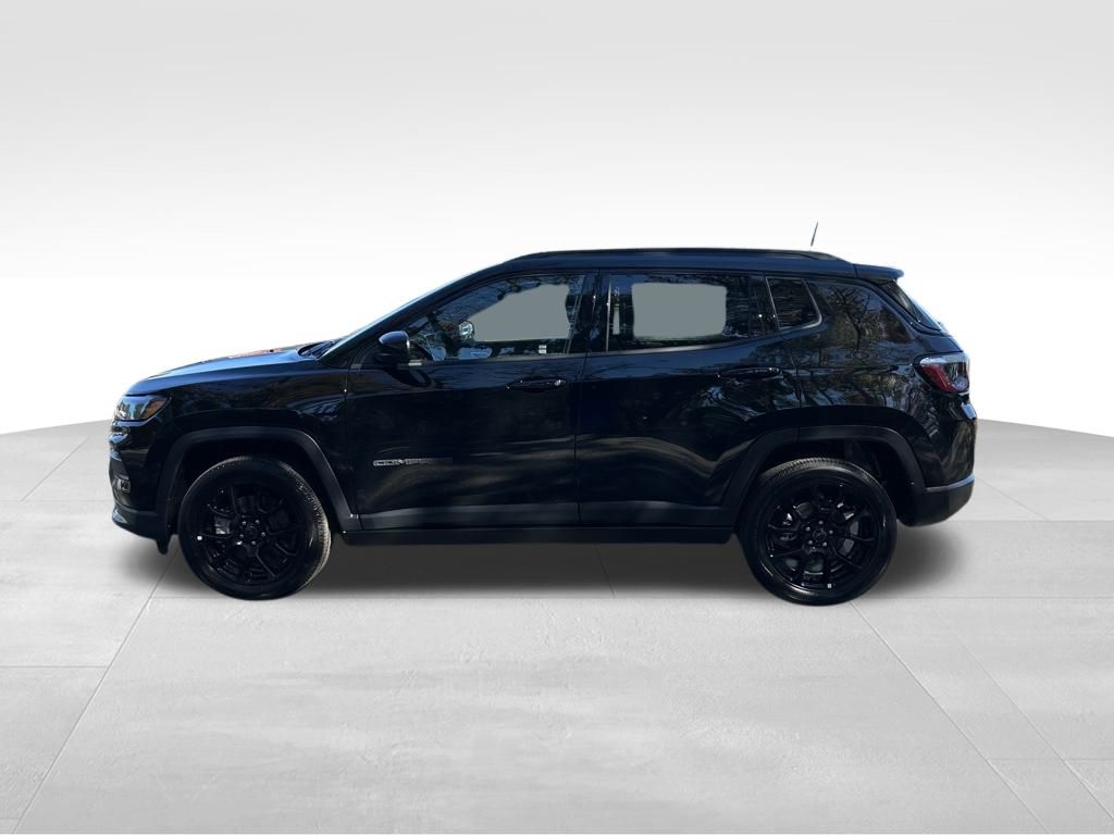 2026 Jeep Compass Latitude Altitude photo 3