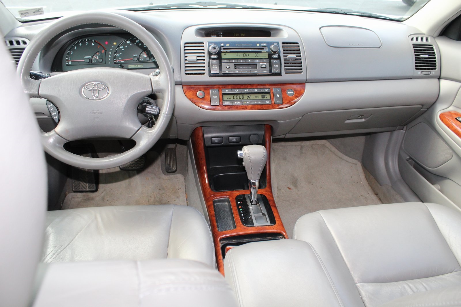 2003 Toyota Camry XLE photo 2