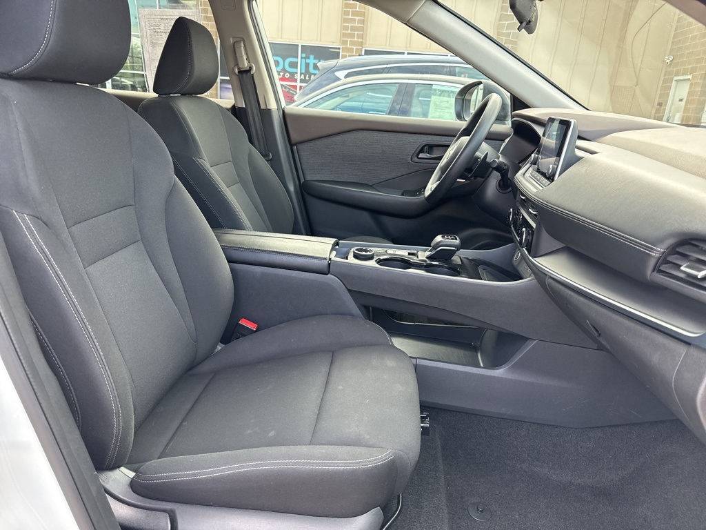 2023 Nissan Rogue S photo 14