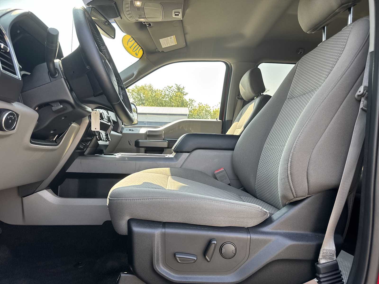 2019 Ford F-150 XLT photo 19