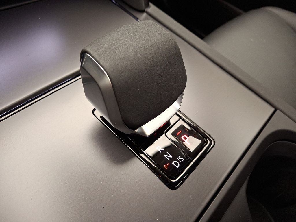 2025 Land Rover Discovery Sport S photo 9