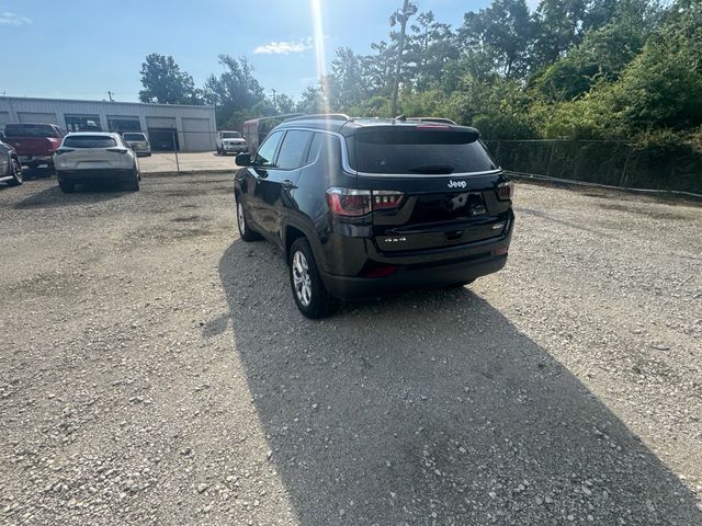 2024 Jeep Compass Latitude photo 2