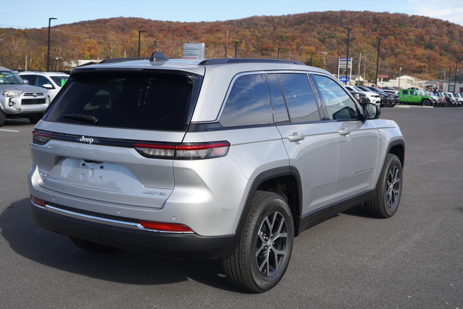 2025 Jeep Grand Cherokee Limited photo 2