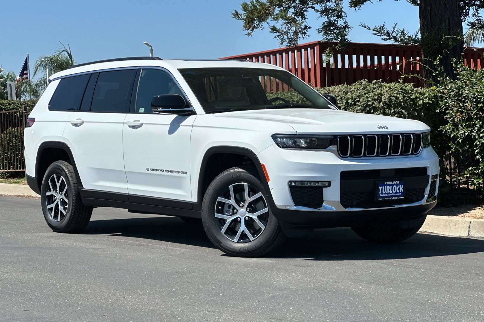2025 Jeep Grand Cherokee Limited photo 2