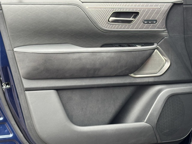 2025 Infiniti QX80 photo 9