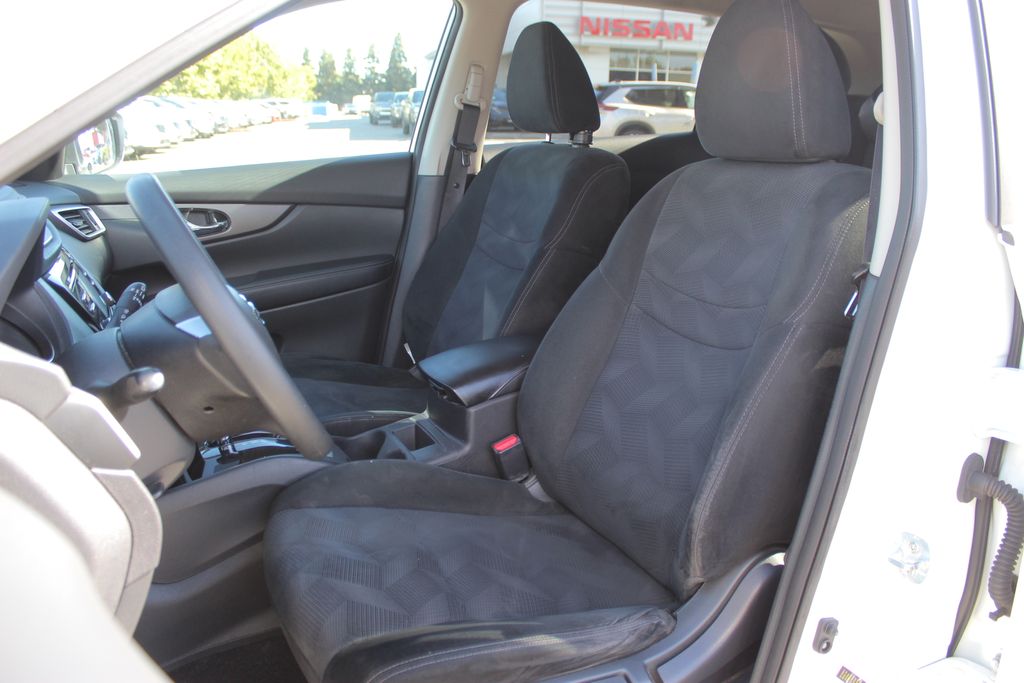 2016 Nissan Rogue S photo 10