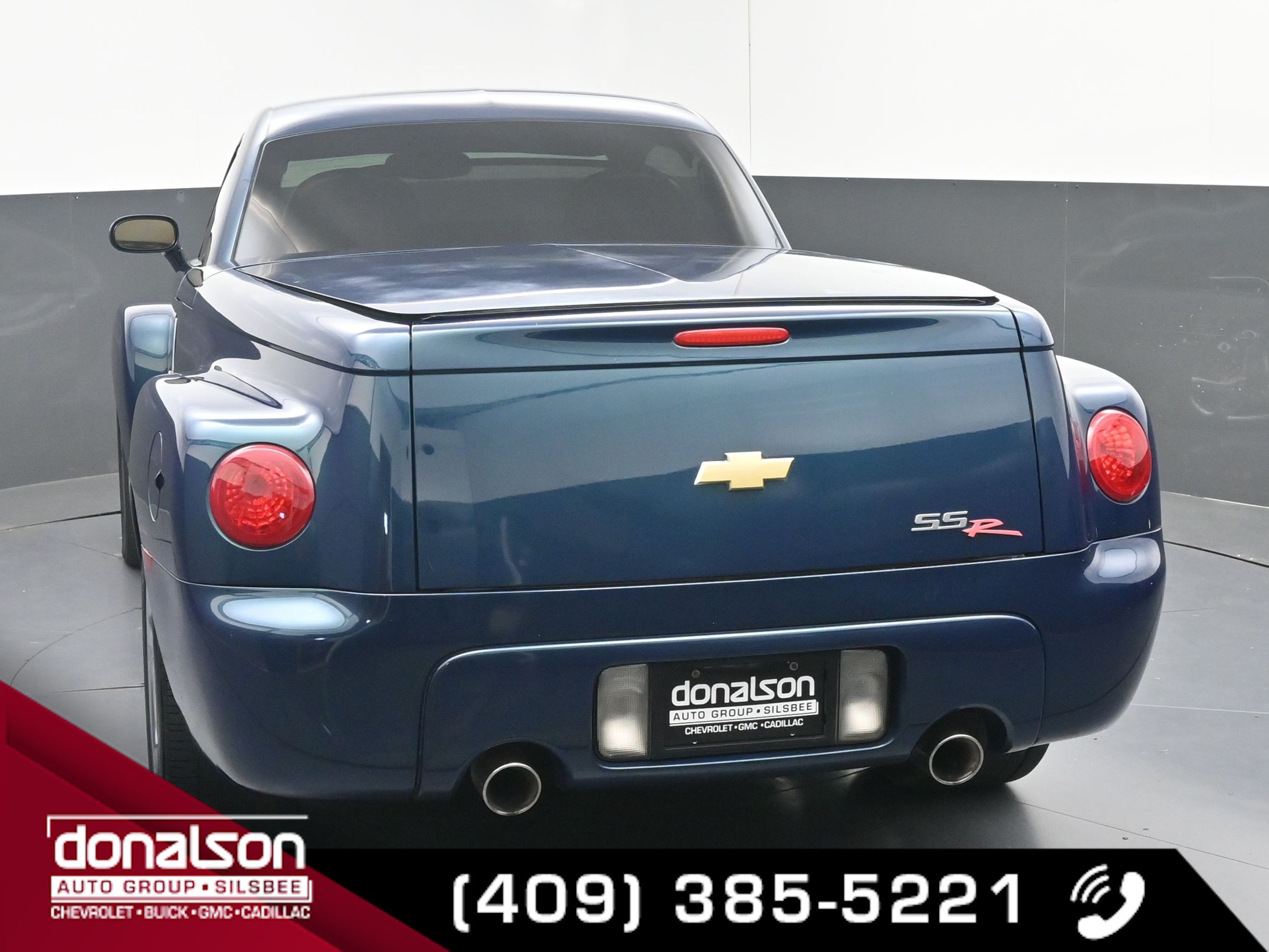2005 Chevrolet SSR Base photo 3