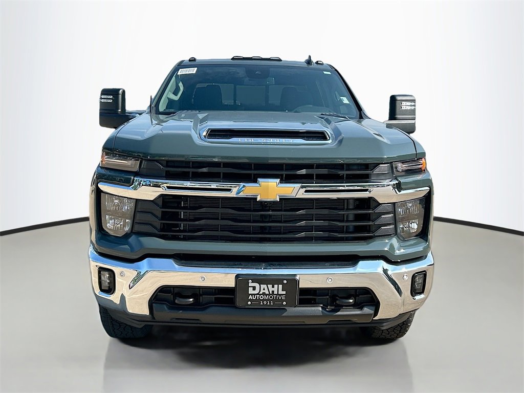 2025 Chevrolet Silverado 3500HD LT photo 2