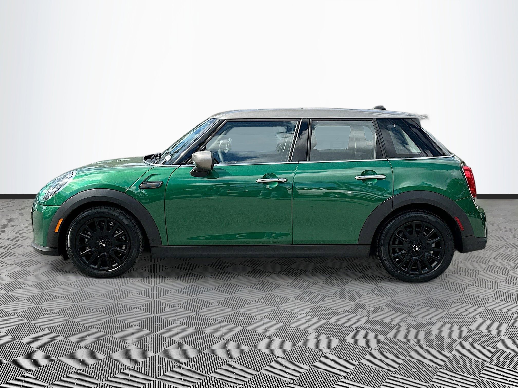 2024 Mini Cooper Hardtop 4 Door Signature photo 4