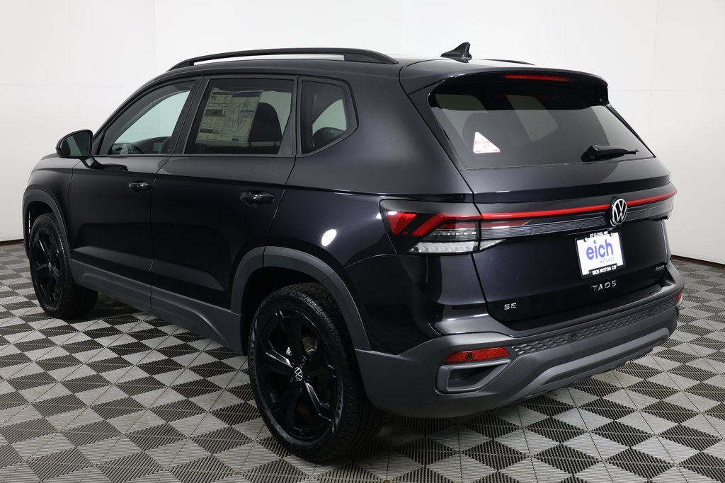 2025 Volkswagen Taos SE photo 2
