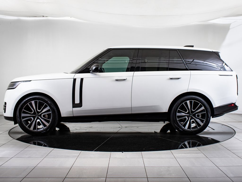 2023 Land Rover Range Rover SE photo 5