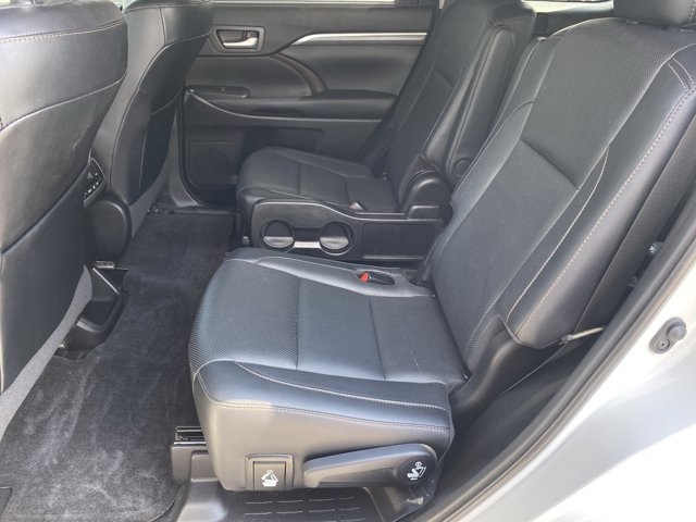 2019 Toyota Highlander Limited Platinum photo 32