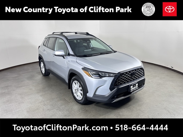 2023 Toyota Corolla Cross LE's photo