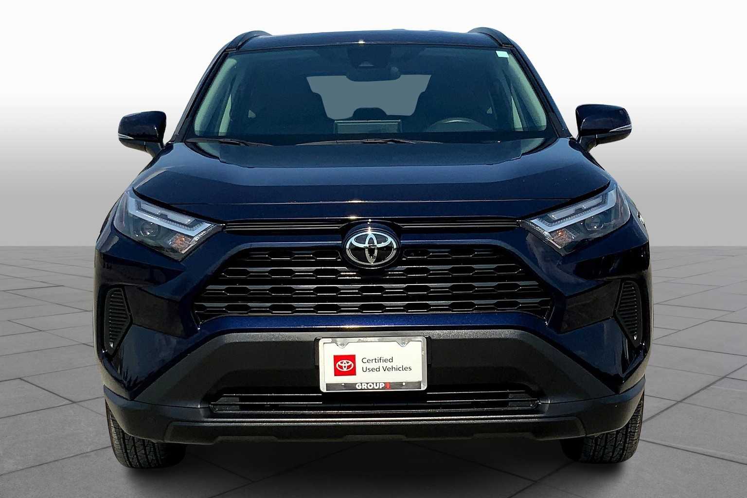2024 Toyota RAV4 XLE photo 3