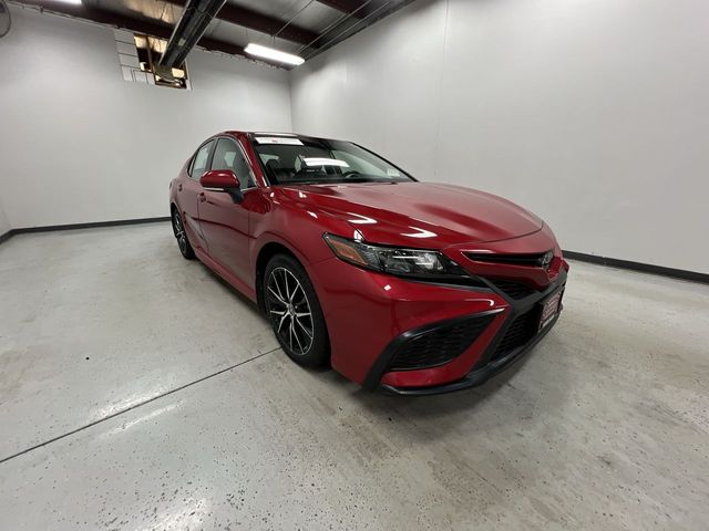 2022 Toyota Camry SE photo 2