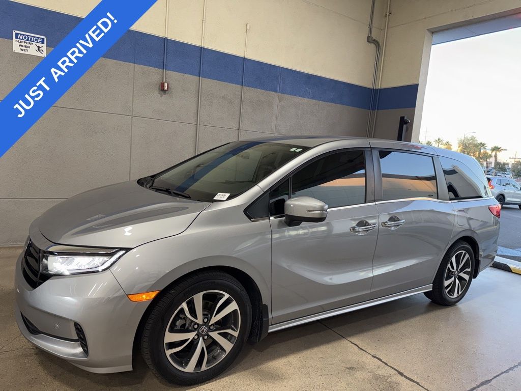 2023 Honda Odyssey Touring's photo