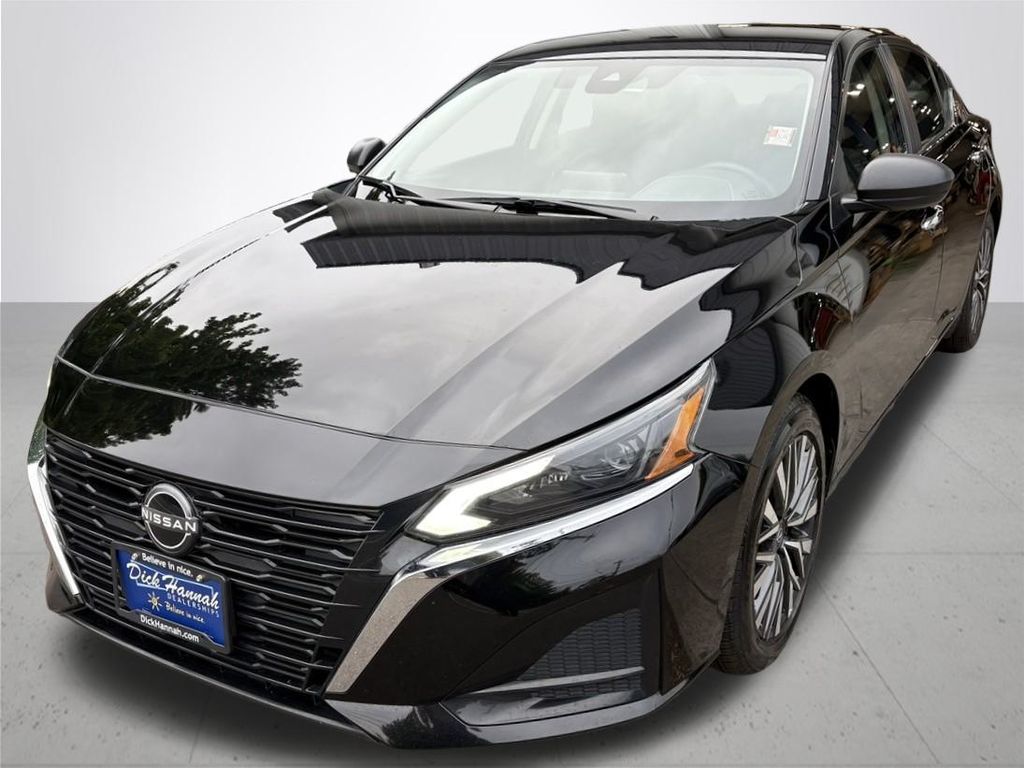 2024 Nissan Altima 2.5 SV photo 2