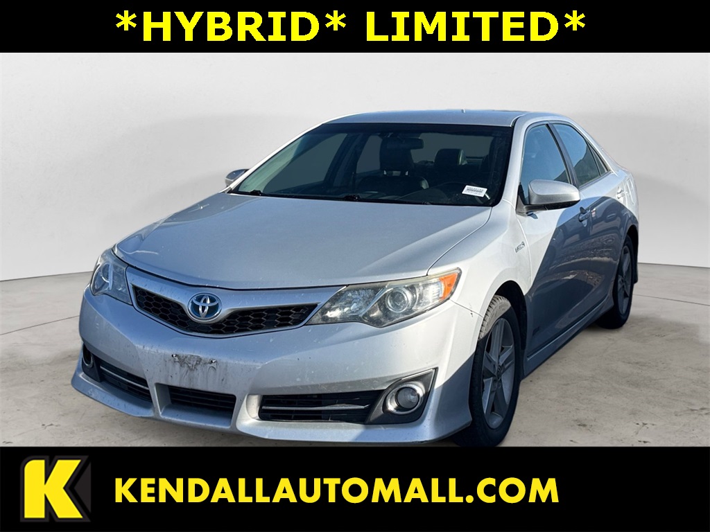 2014 Toyota Camry SE Hybrid's photo