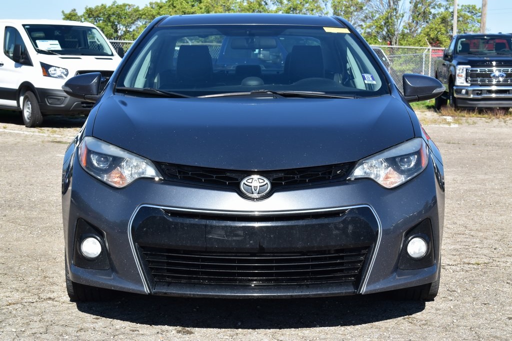 2015 Toyota Corolla L photo 2