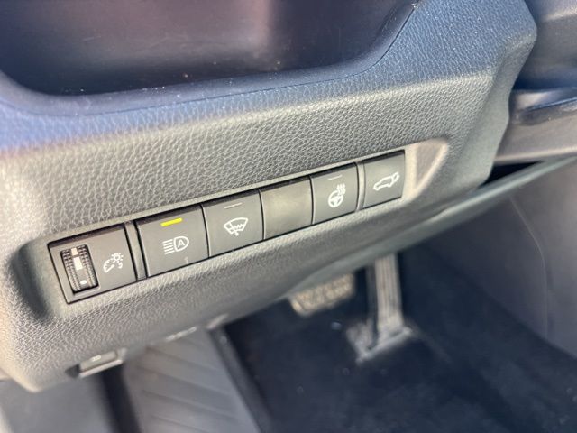 2021 Toyota RAV4 Hybrid XLE photo 13